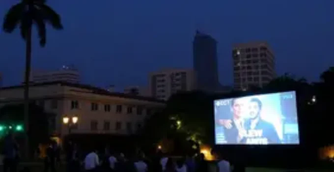 Cine na Praça