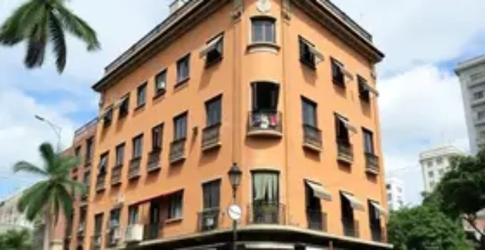 hotel informal