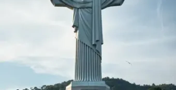 imagem gigante de Cristo