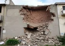 ônibus derruba muro no Brás