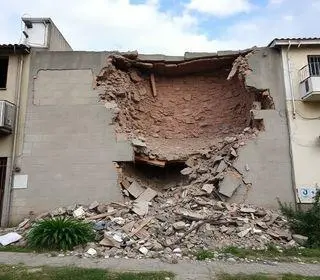 ônibus derruba muro no Brás